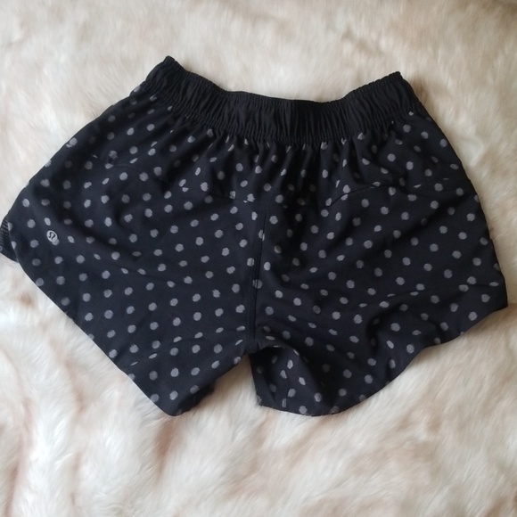 Lululemon 4 inch Reversible shorts - Picture 2 of 8
